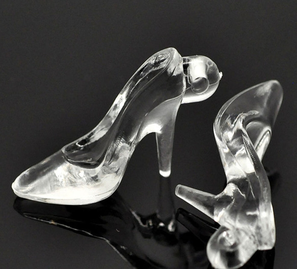 シンデレラ、ガラスの靴、ハイヒールチャーム（２個） 2枚目の画像
