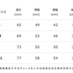 牛が見てる ウシ 動物イラストTシャツ 2枚目の画像