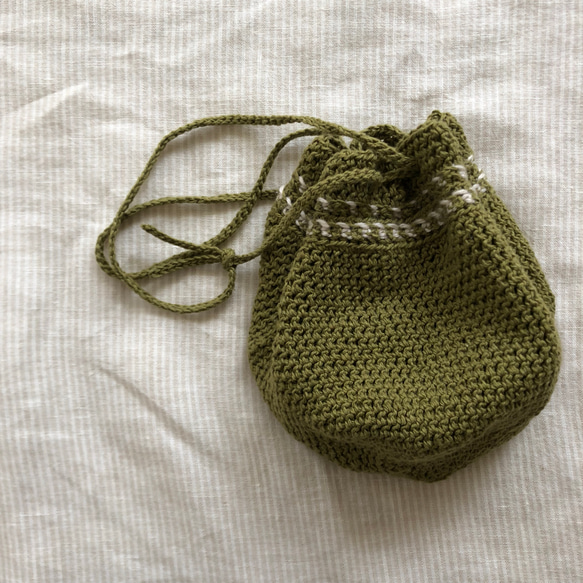 コットン手編みポーチ(グリーン,きなり)/巾着型 2枚目の画像