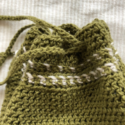 コットン手編みポーチ(グリーン,きなり)/巾着型 3枚目の画像