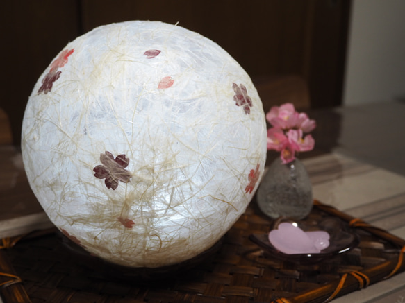 まんまる桜のランプシェード(大)～ライト付き!! 4枚目の画像