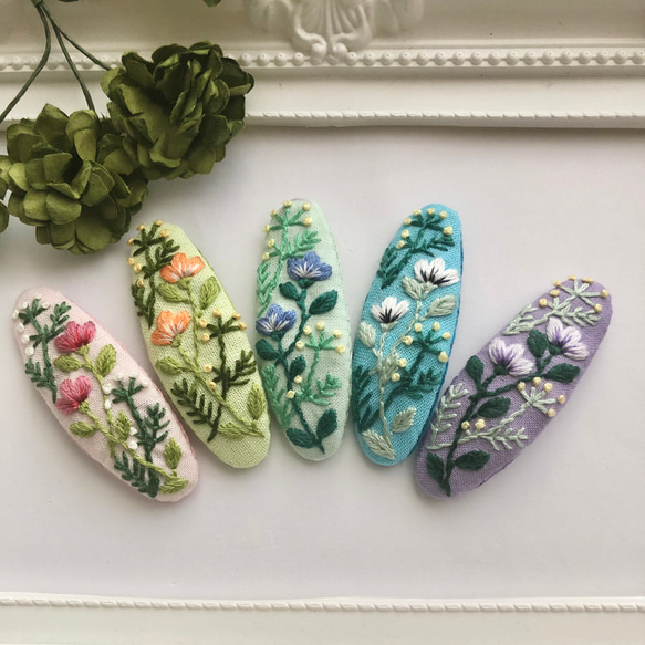 野の花の刺繍パッチンピン(オーバル) ヘアピン 手刺繍ヘア