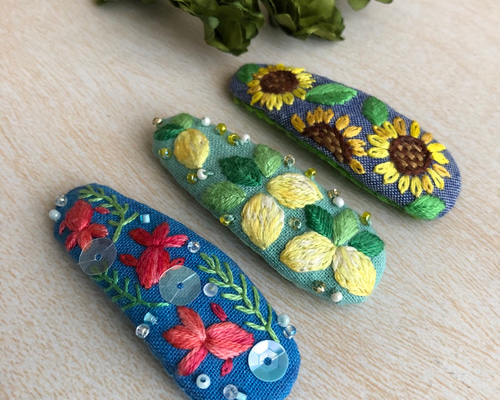 夏模様の刺繍パッチンピン ヘアピン 手刺繍ヘアアクセサリー＊aya 
