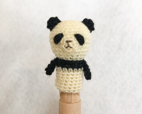 ハンドメイド作家さん パンダ 人形 これはメカパンダ🐼 目と胸部にLED、背中にトグルスイッチを付けており