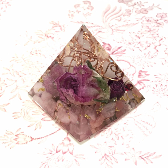 『Creema限定　ポイント10倍』バラ色の人生　ピンク　ローズクォーツ　インカローズ　ピラミッド　オルゴナイト 4枚目の画像