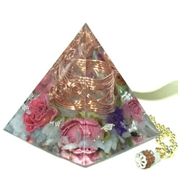 『Creema限定　ポイント10倍』恋愛運　ベリル　　ピラミッド型　オルゴナイト 2枚目の画像