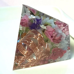 『Creema限定　ポイント10倍』恋愛運　ベリル　　ピラミッド型　オルゴナイト 4枚目の画像