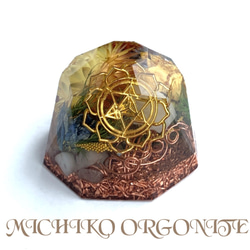 マカバ　霊性　金運　愛情　幸運　浄化　ポジティブ　メモリーオイル入　ダイヤモンド型　オルゴナイト 1枚目の画像