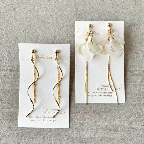 褒められ・:*】白とオーロラの花びら ピアス/イヤリング✴︎人気です 