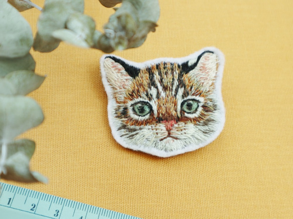 Bridge of Peace｜leopard cat brooch 石虎手工刺繡胸針 第1張的照片