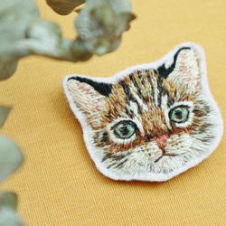 Bridge of Peace｜leopard cat brooch 石虎手工刺繡胸針 第2張的照片