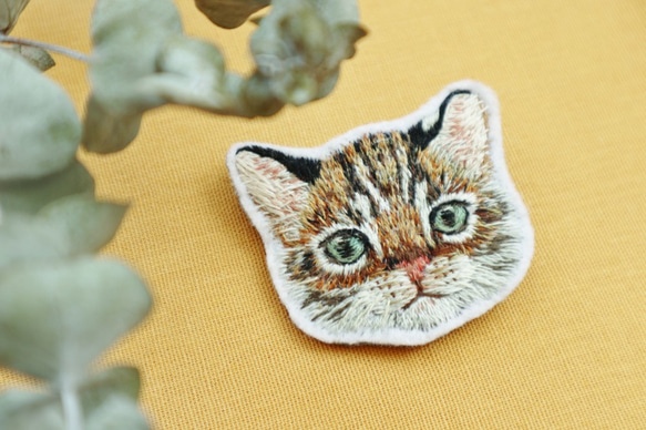 Bridge of Peace｜leopard cat brooch 石虎手工刺繡胸針 第2張的照片