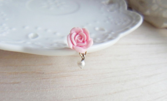 珍珠玫瑰 純銀耳環/耳夾 第1張的照片