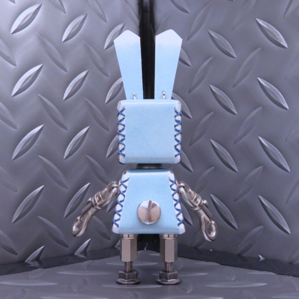 ウサギ型革ロボット レザビット（水色） 6枚目の画像