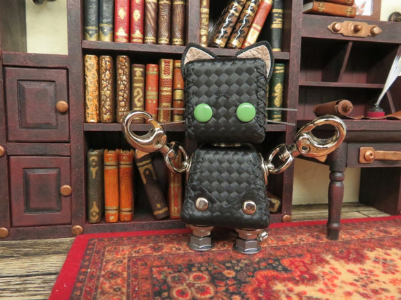 ネコ型革ロボット レザキャット（黒） 2枚目の画像