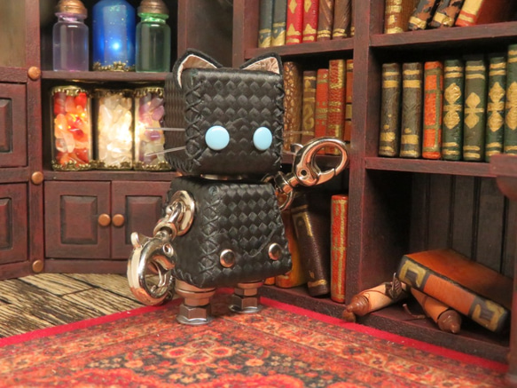 ネコ型革ロボット レザキャット（黒） 3枚目の画像