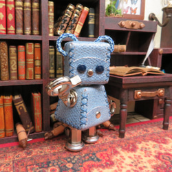 クマ型革ロボット レザベア (水色) 1枚目の画像