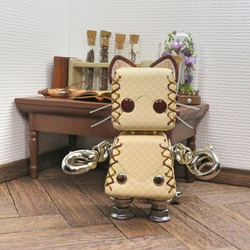 ネコ型革ロボット レザキャット（ベージュ）暦堂 1枚目の画像