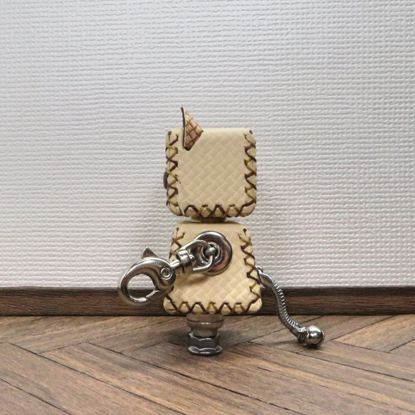 ネコ型革ロボット レザキャット（ベージュ）暦堂 5枚目の画像