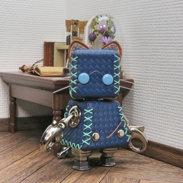 ネコ型革ロボット レザキャット（青）暦堂 1枚目の画像
