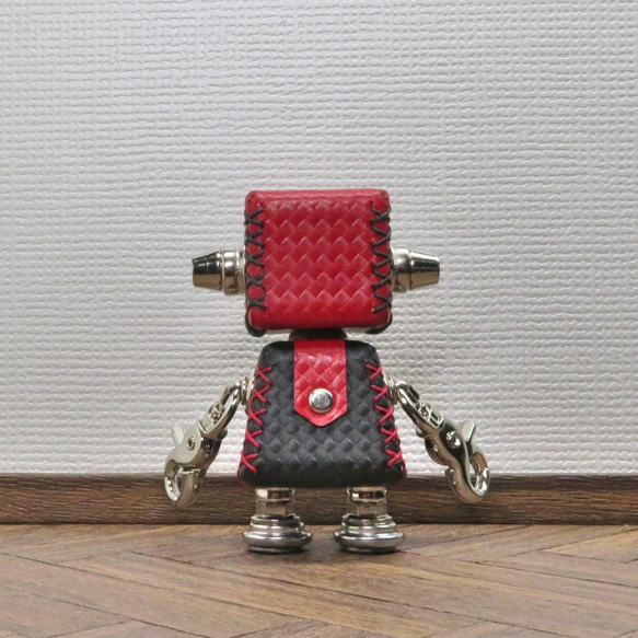 革で出来たロボットレザボット（赤×黒）暦堂 4枚目の画像