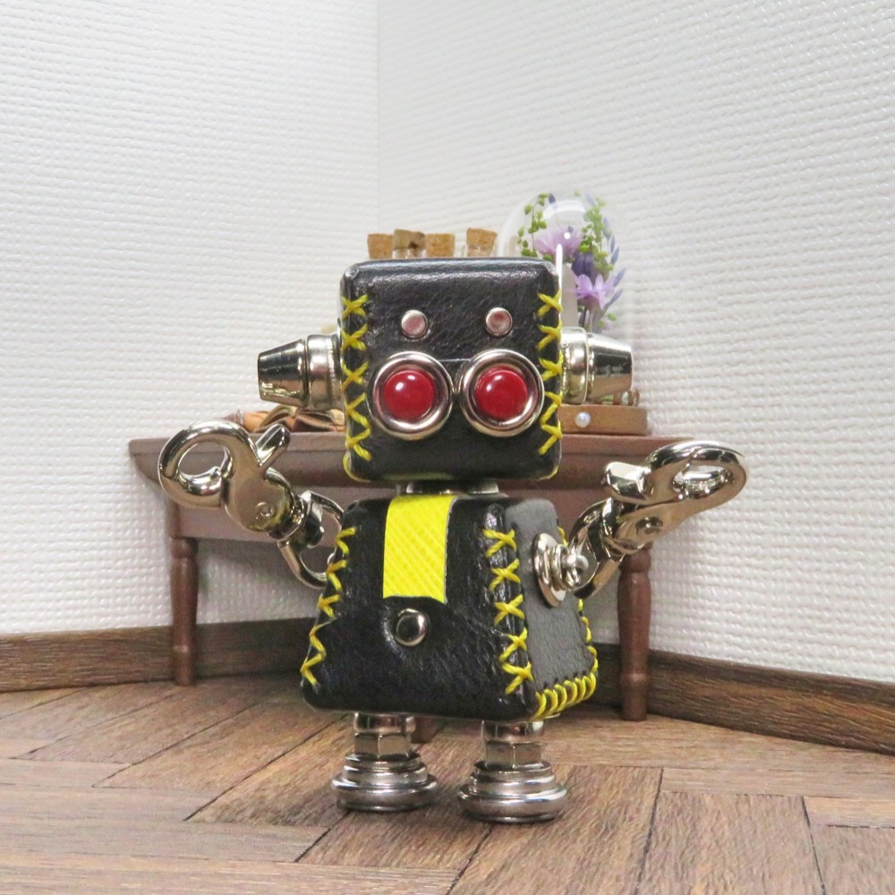 革で出来たロボットレザボット（黒×黄色）暦堂 その他置物 革ロボット 