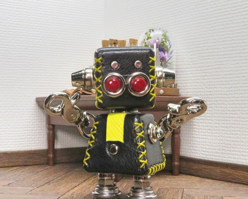 革で出来たロボットレザボット（黒×黄色）暦堂 その他置物 革ロボット 