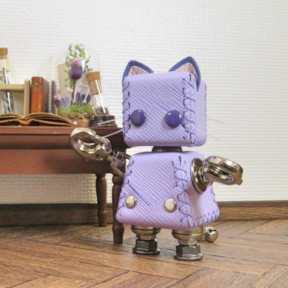 ネコ型革ロボット レザキャット（藤色） 2枚目の画像