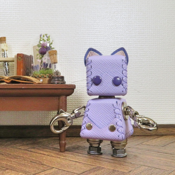 ネコ型革ロボット レザキャット（藤色） 3枚目の画像