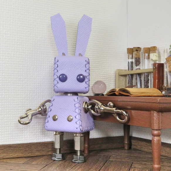 ウサギ型革ロボット レザビット（藤色）暦堂 3枚目の画像
