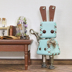 ウサギ型革ロボット レザビット（ミントグリーン） 2枚目の画像