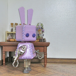 ウサギ型革ロボット レザビット（エナメルレザー:藤紫）暦堂 3枚目の画像