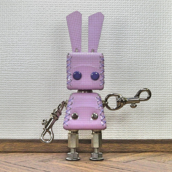 ウサギ型革ロボット レザビット（エナメルレザー:藤紫）暦堂 4枚目の画像