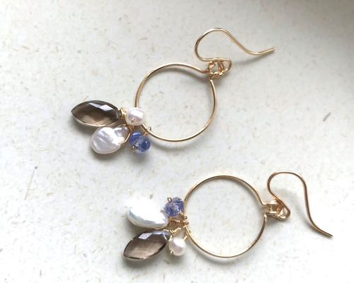 スモーキークォーツ、ケシパール、タンザナイトのしゃらしゃらピアス
