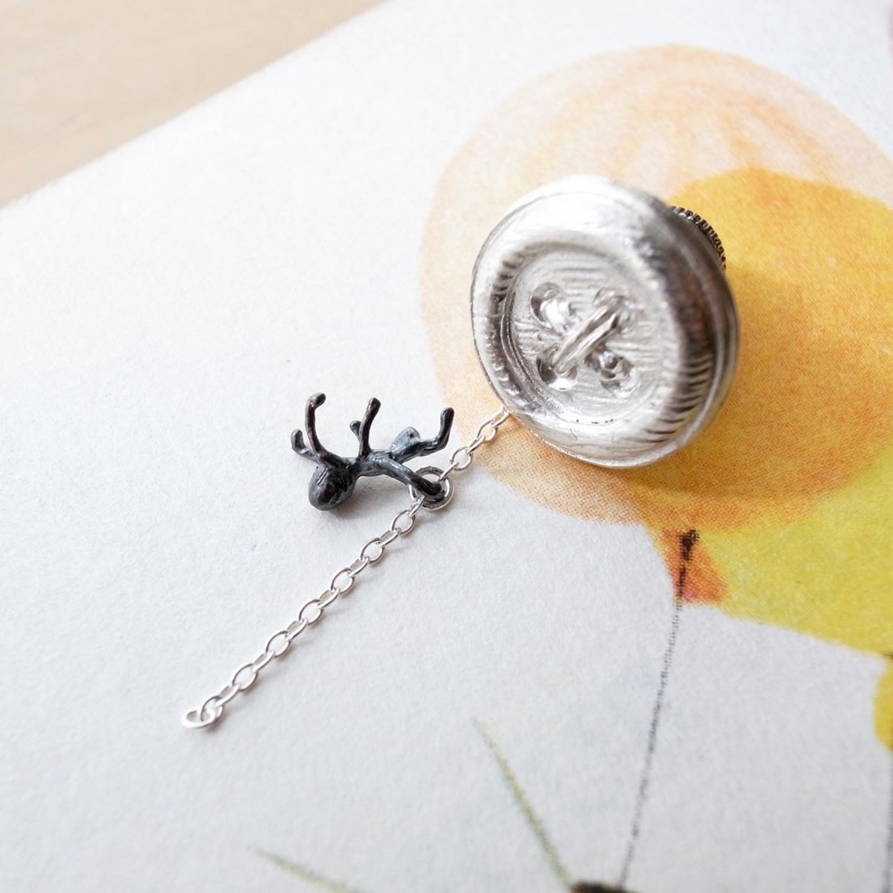 ボタンとありのブローチ(シルバー)（受注制作）