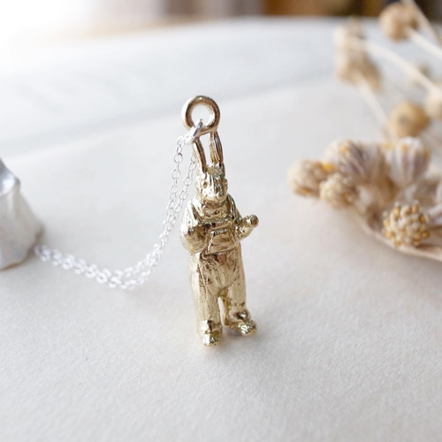 受注制作】おばけのふりをするうさぎのネックレス（白仕上げ×真鍮