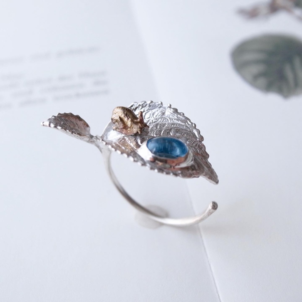 【冬のプレゼント企画開催中】かたつむりとあじさいのリング（ブルートパーズ）（受注制作）