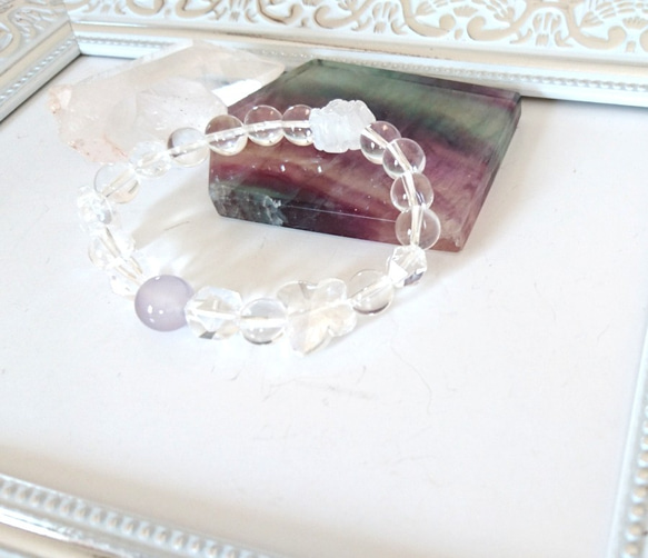 白ラブ牡丹×パープルカルセドニーのお花天然石ブレスレット✨ 2枚目の画像