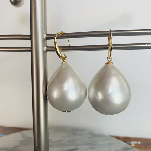 雫型 大きなペーパーマッシュパールのシンプルピアス ピアス（その他  