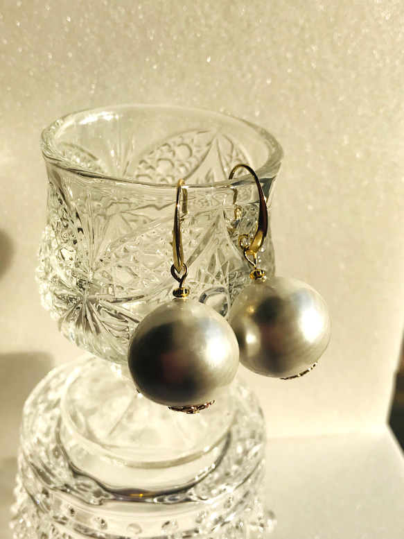 ドイツ製大きなペーパーマッシュパールのピアス ピアス（その他  