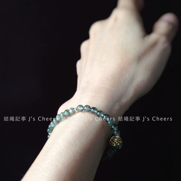 「J&#39;sCheers」ジェムパワーパワーストーン-天然石グリーンヘアクリスタルフィッシュジャンピングハンドビーズ 2枚目の画像