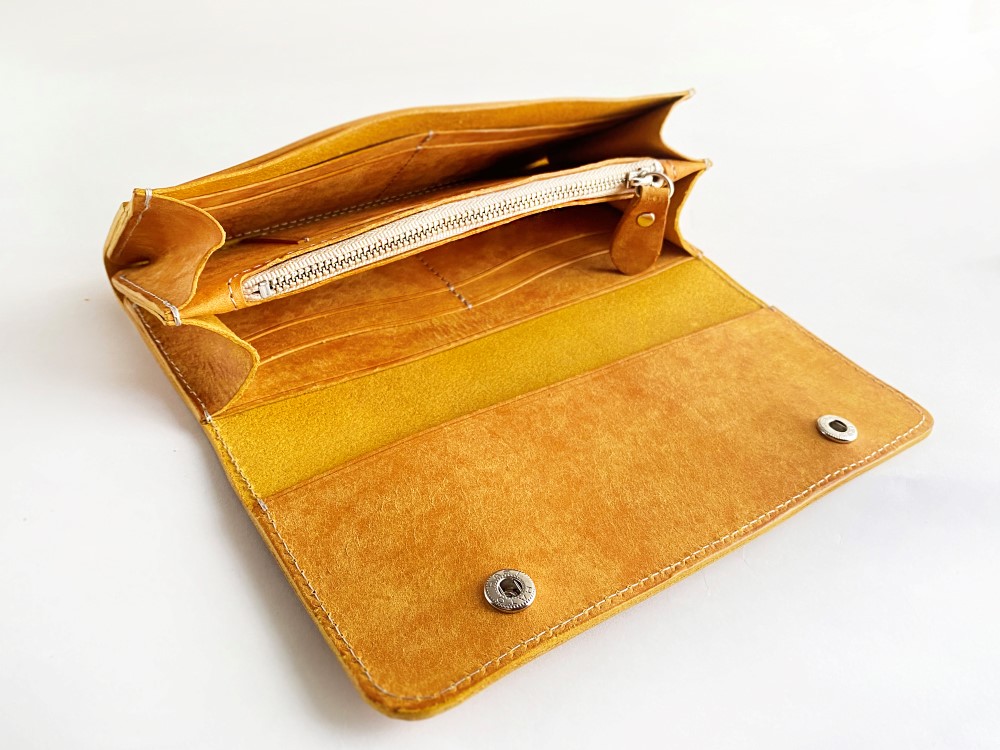 ミモザイエローのロングウォレット 　カードポケットもたくさん（イタリアンレザー）