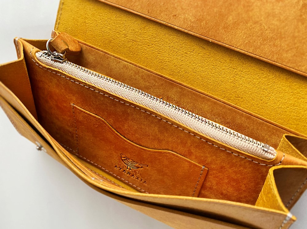 ミモザイエローのロングウォレット 　カードポケットもたくさん（イタリアンレザー）