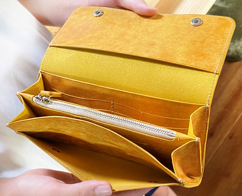 ミモザイエローのロングウォレット 　カードポケットもたくさん（イタリアンレザー）