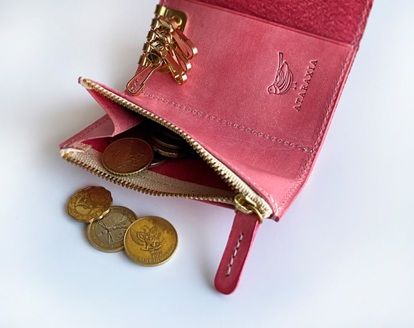 附拉鍊口袋的桃色鑰匙包（義大利緬因皮革） 可收納智慧鑰匙 ☆ 可選擇鑰匙金屬顏色 第4張的照片