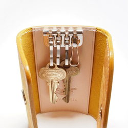 含羞草黃色磁性鑰匙包（意大利皮革） 第3張的照片