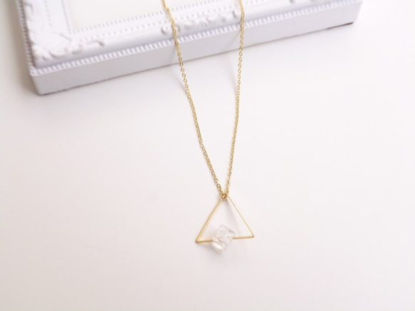 三角四角のネックレス 水晶 1枚目の画像