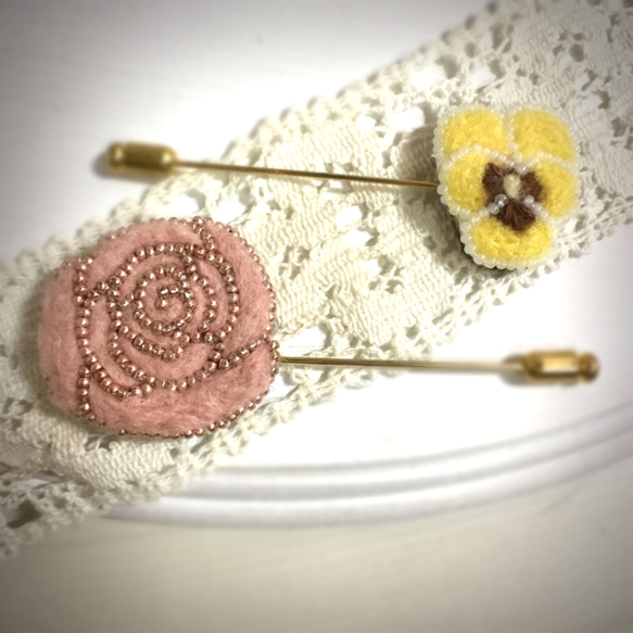 羊毛×ビーズ刺繍ビオラ❁﻿ハットピン 5枚目の画像