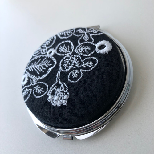 ミナペルホネン白詰草刺繍ブラウスサムタイムズラッキー ミナペルホネン白詰草刺繍ブラウスサムタイムズラッキー