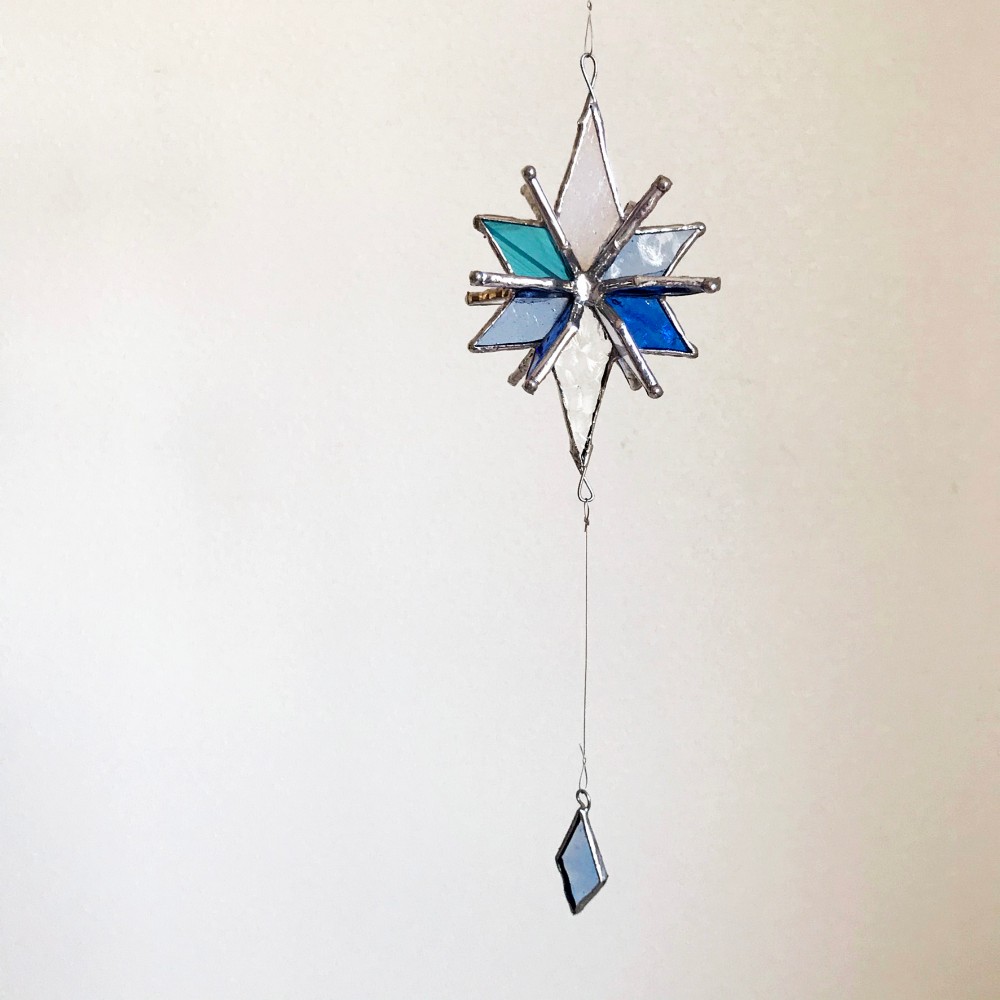 ステンドグラス 海色モビール 光のモビール》イルカ ステンドグラス風海魚のサンキャッチャー